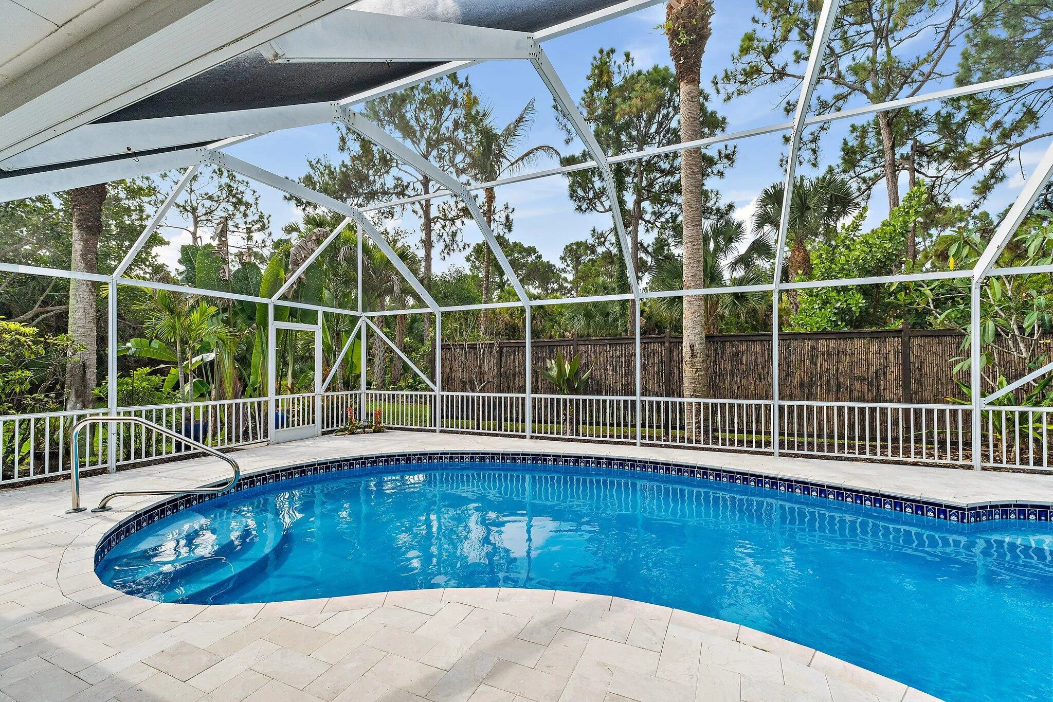 Screened pool with privacy hedges