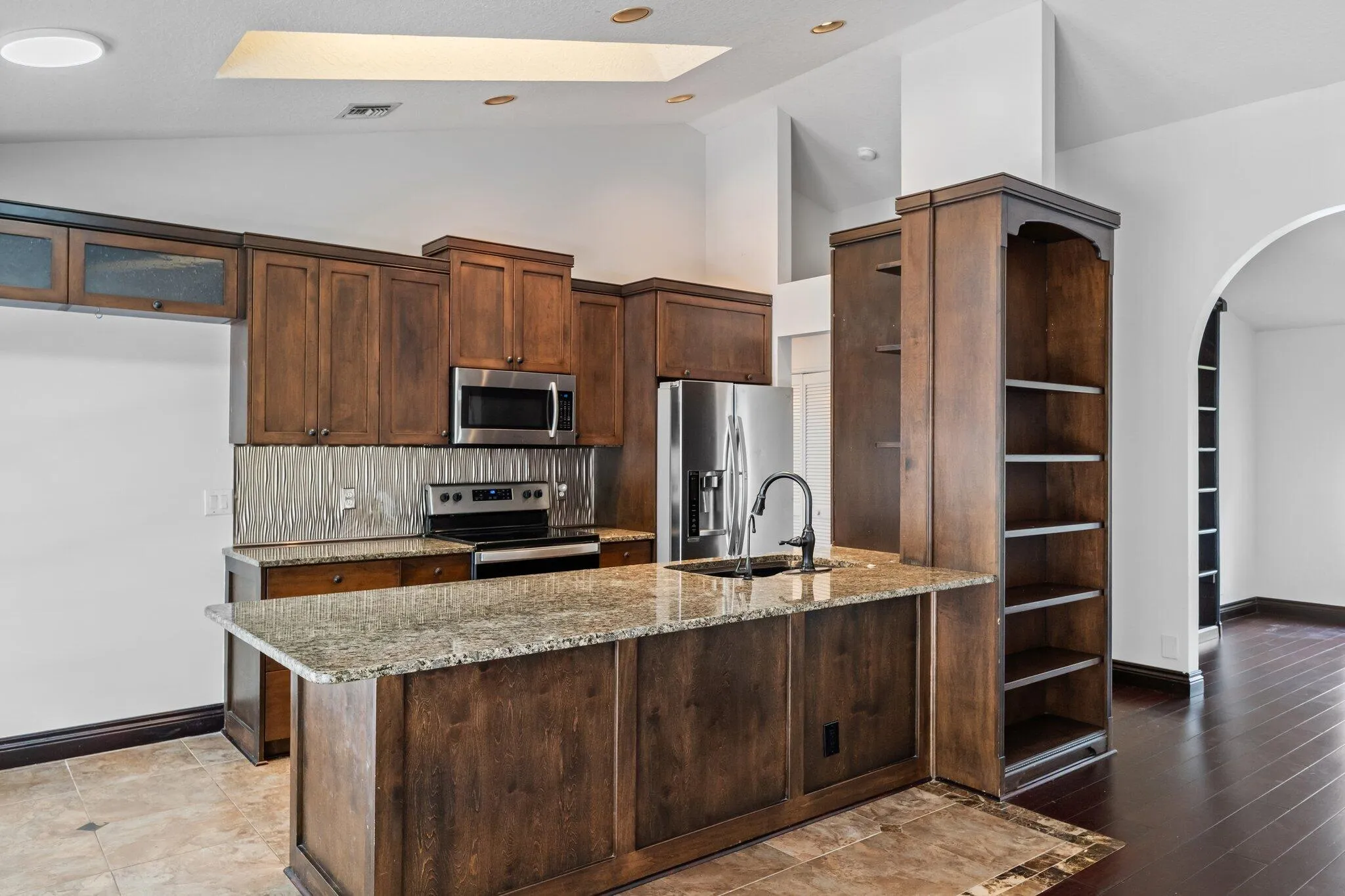 Kitchen with breakfast bar