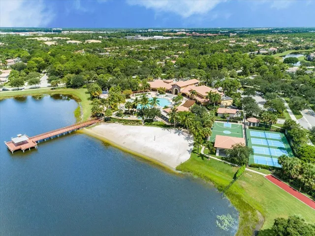 Community Clubhouse & Lake
