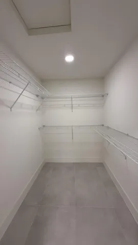 Master Walk- in Closet