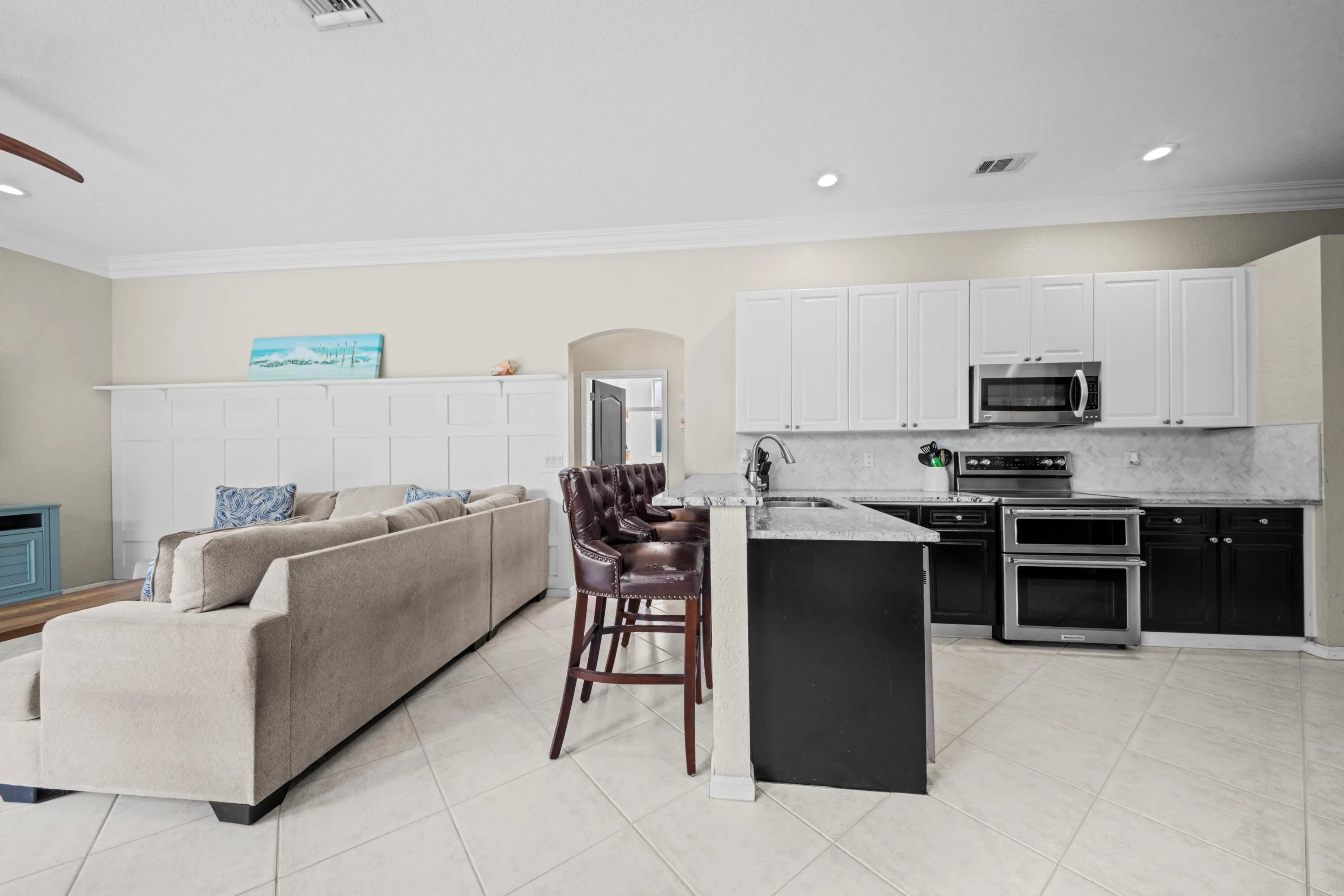 KITCHEN LIVING
