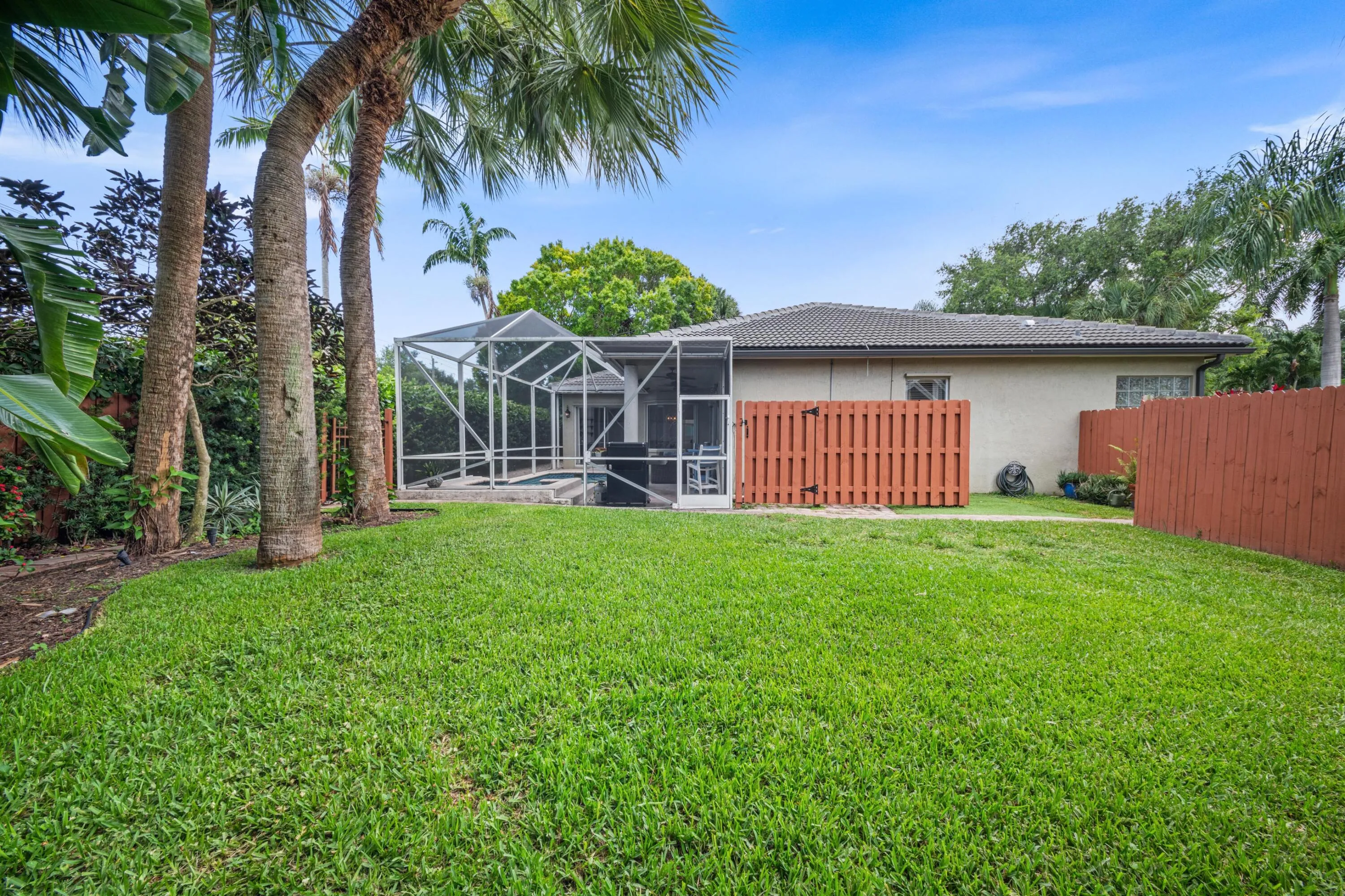 SIDE YARD