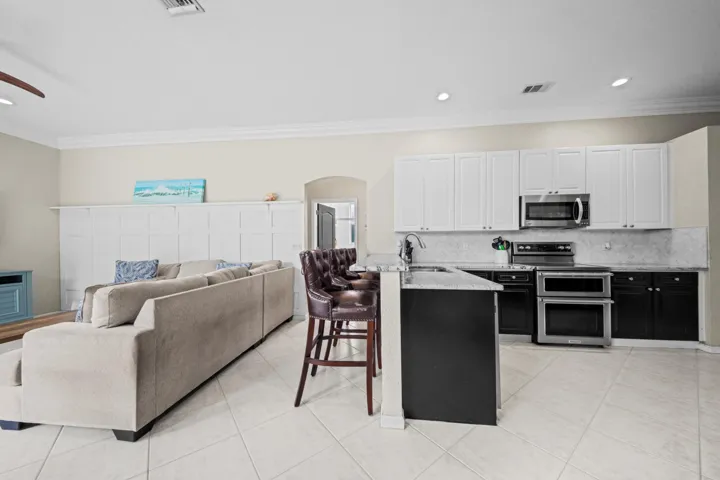 KITCHEN LIVING