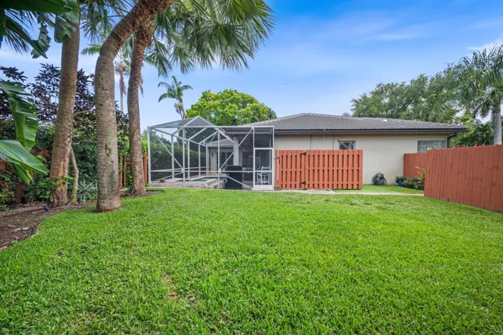 SIDE YARD