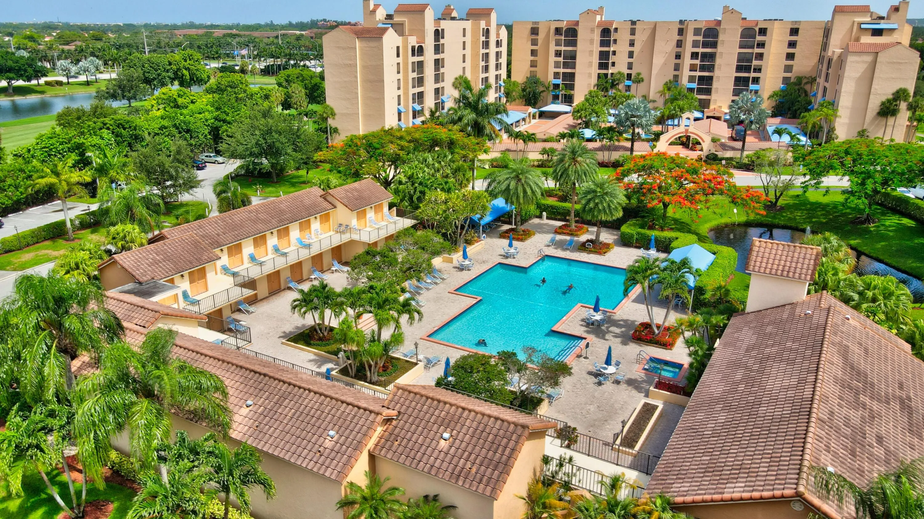 Promenade pool and office