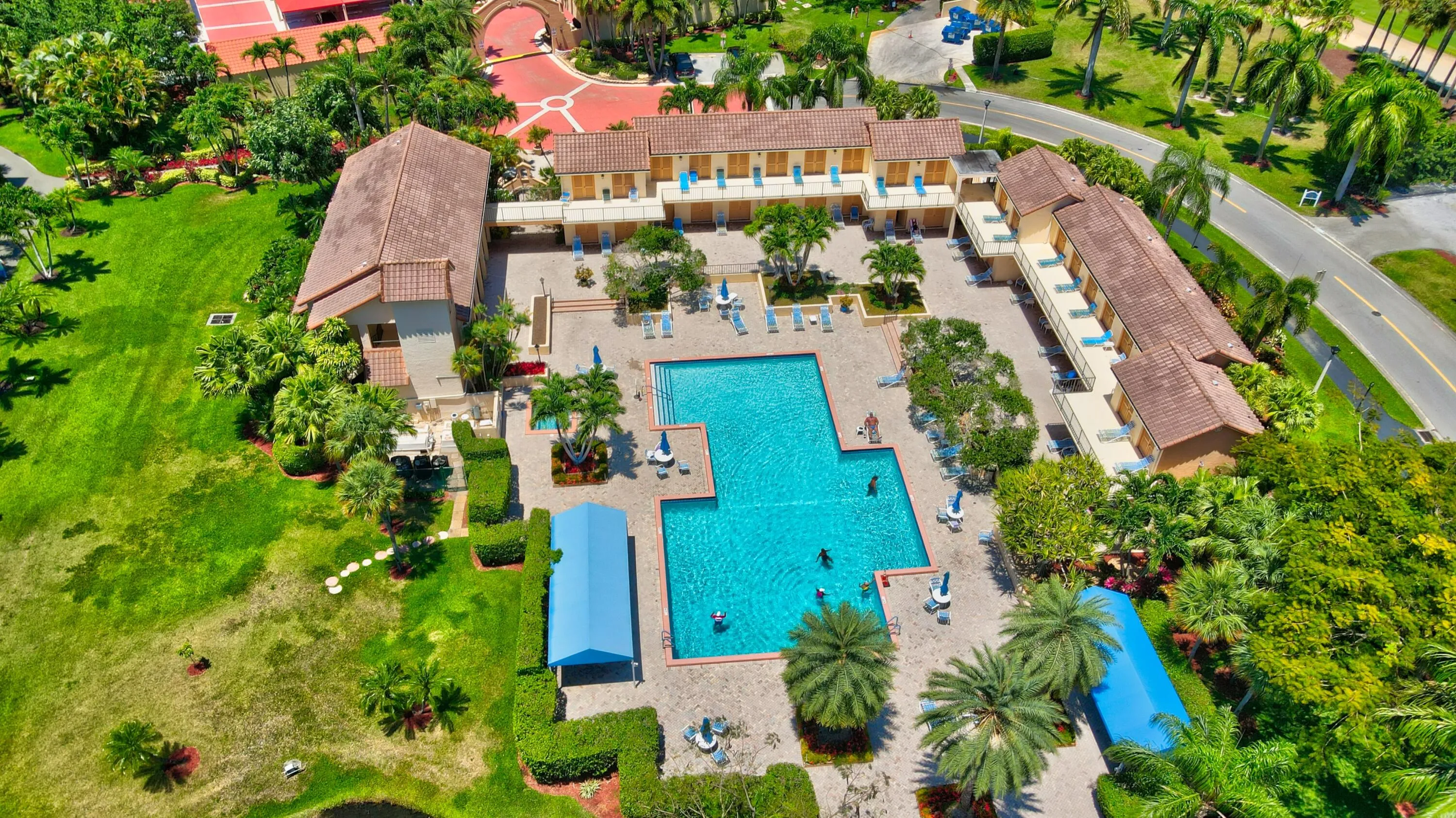 Promenade pool area