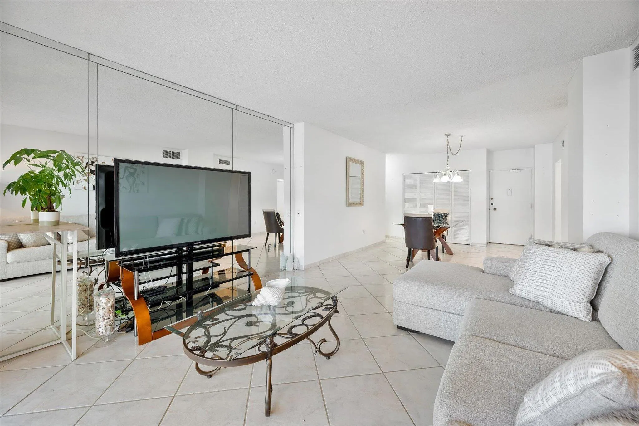 04-1980 S Ocean Dr APT 19A_006