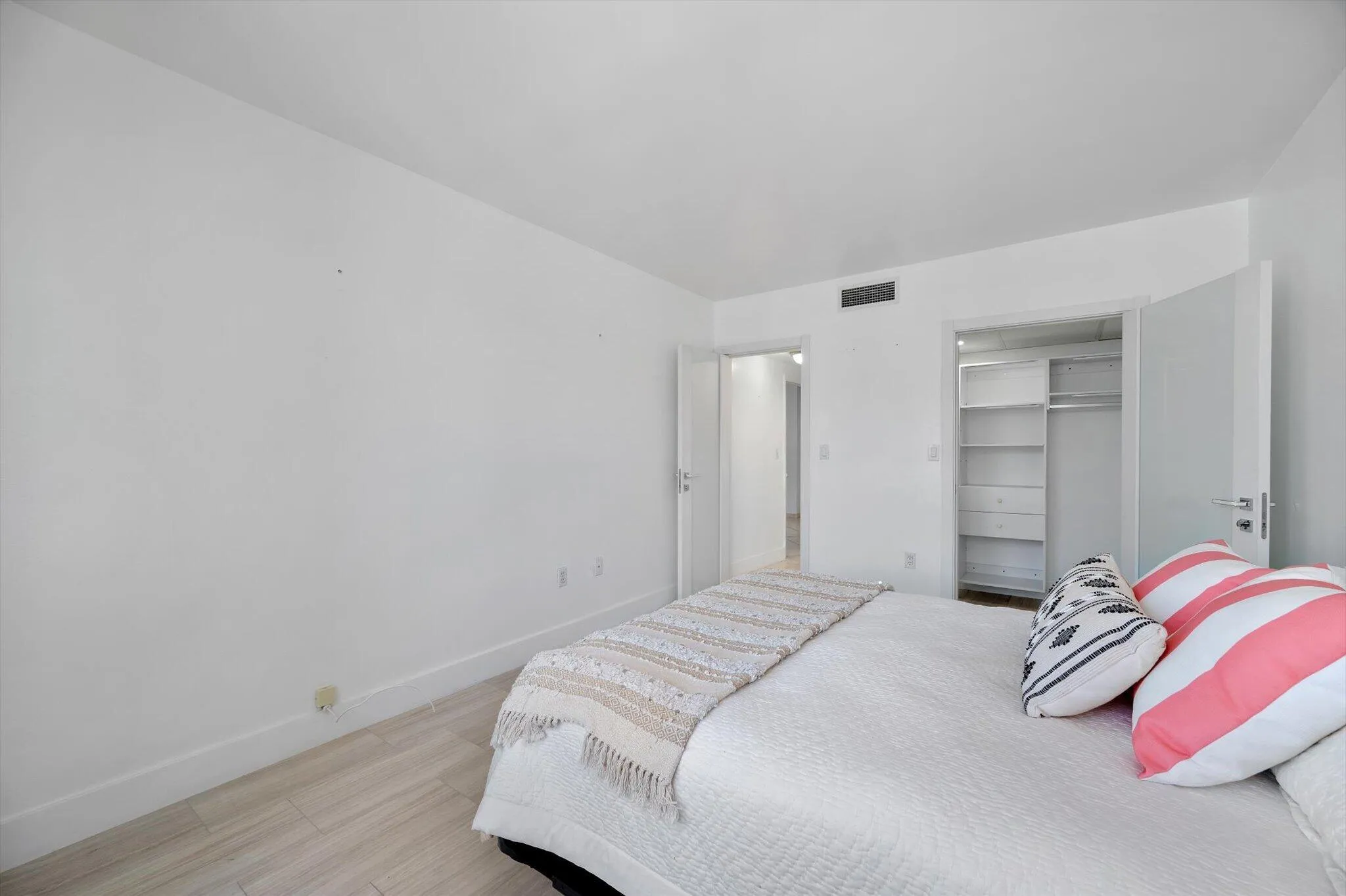 10-1980 S Ocean Dr APT 19A_012