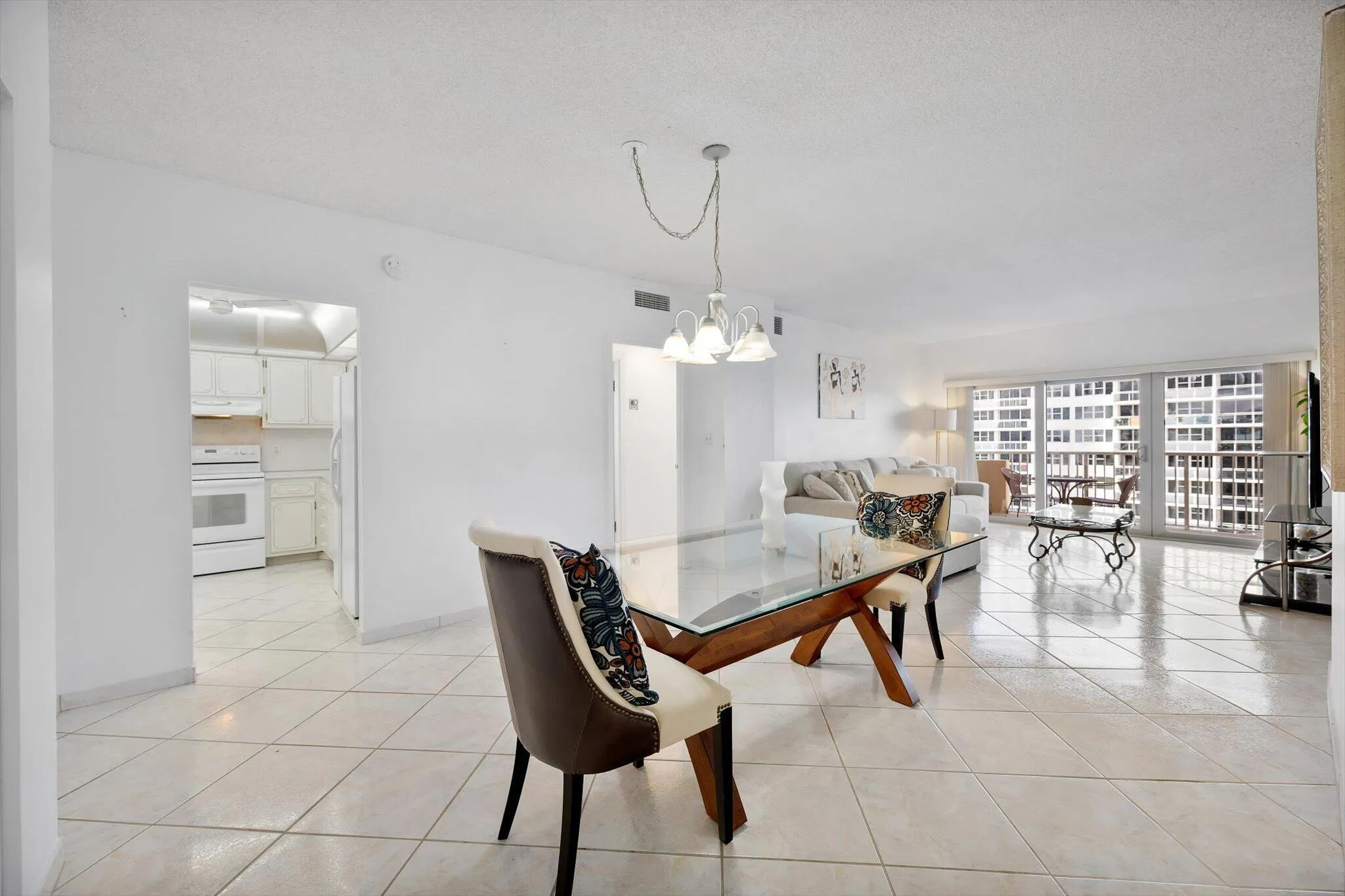05-1980 S Ocean Dr APT 19A_007