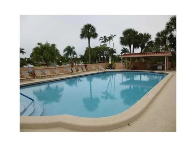 fountaines pool