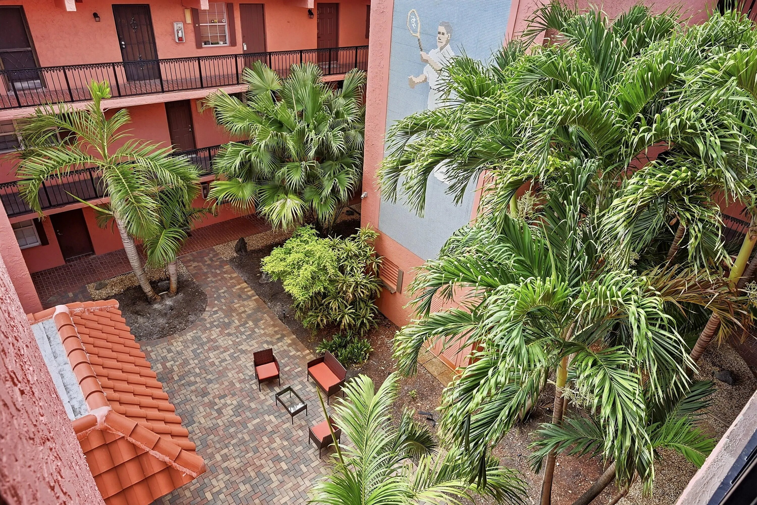 33_courtyard