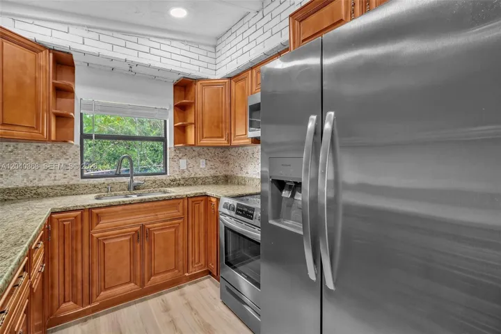 Brand new microwave, cooktop, oven & refrigerator