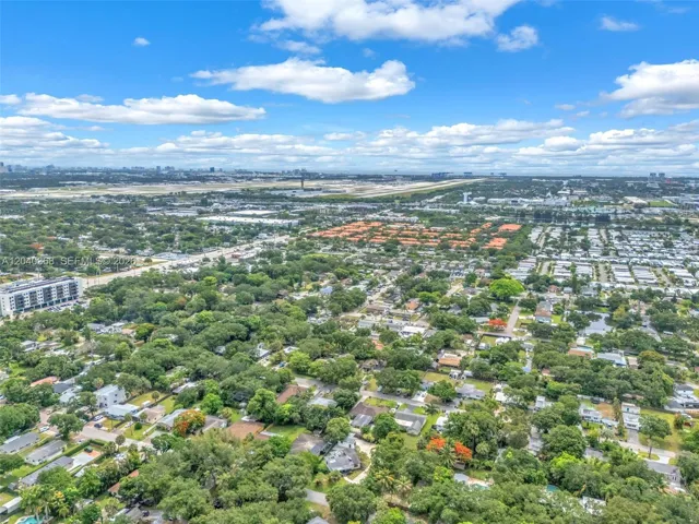 ~5–6 miles from Dania Pointe (shopping, dining, entertainment)