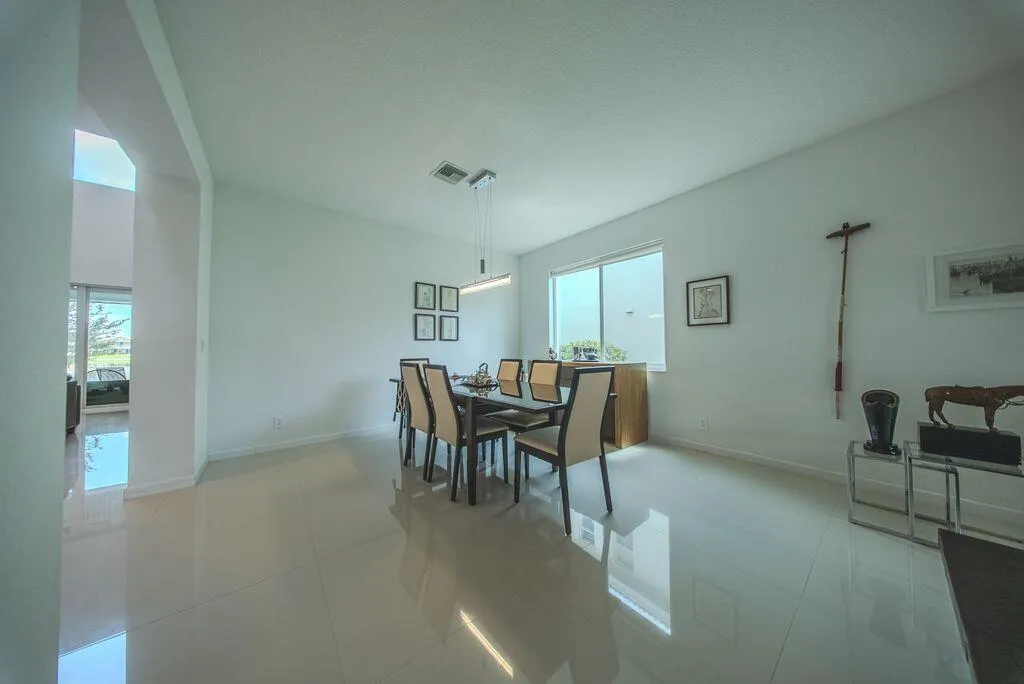 163 Bella Vista Dining Room Pic 2