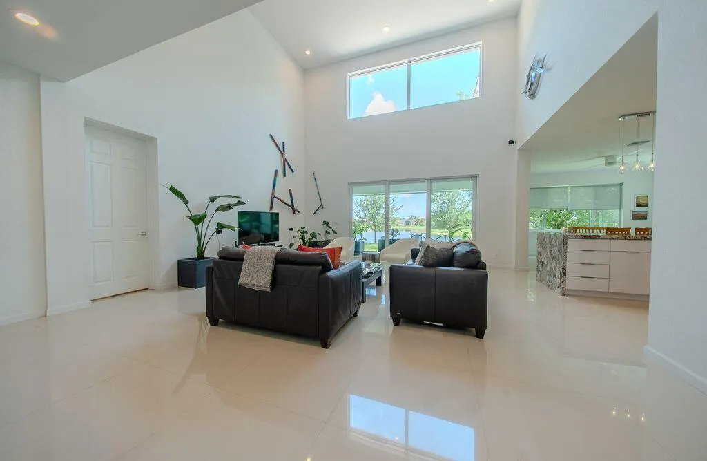 163 Bella Vista Family Room