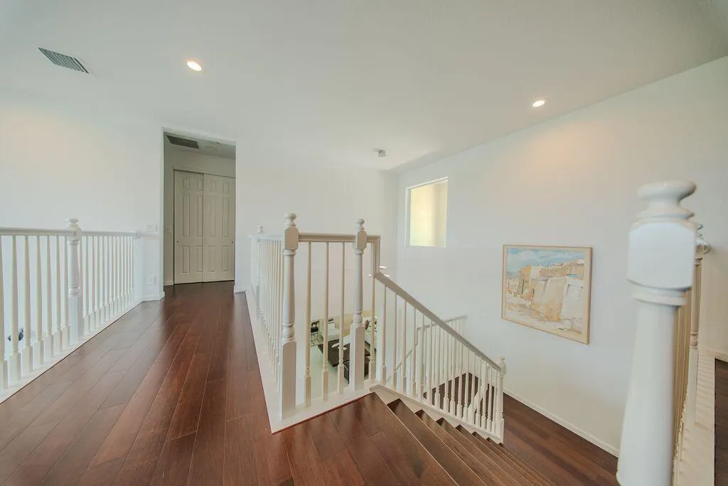 163 Bella Vista Upstairs Loft Area Pic 2