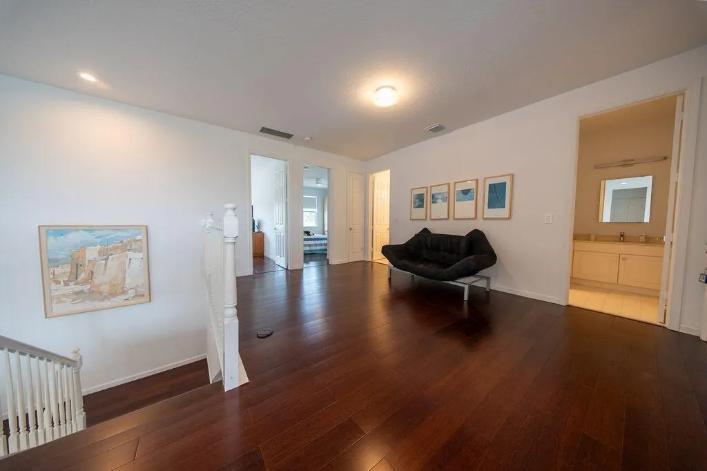 163 Bella Vista Upstairs Loft Area Pic 3