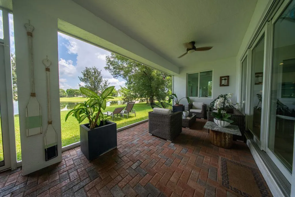 163 Bella Vista Patio Area