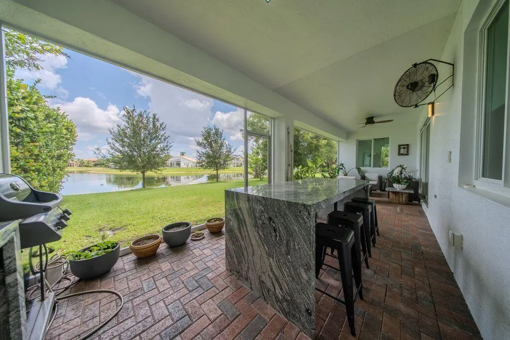 163 Bella Vista Patio Area Pic 3