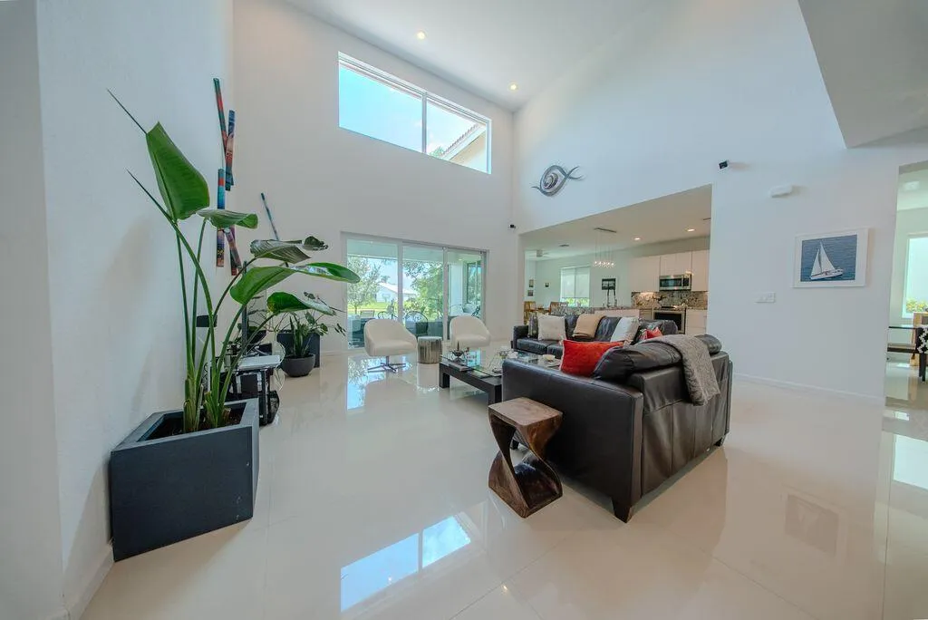 163 Bella Vista Family Room Pic​​‌​​​​‌​​‌‌​‌‌​​​‌‌​‌​‌​‌​​​‌​​ 2