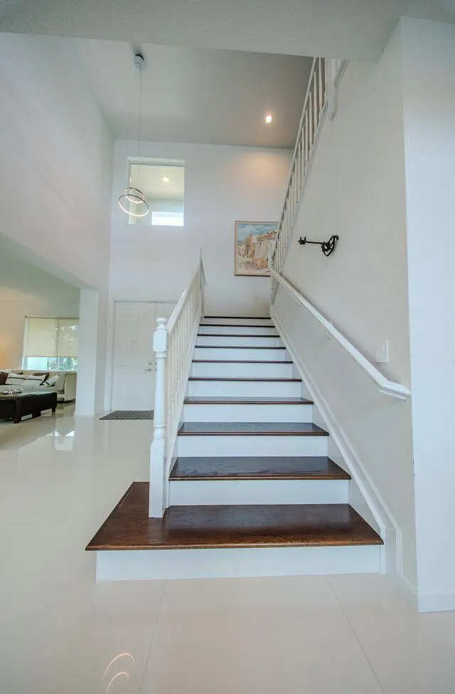 163 Bella Vista Stairs