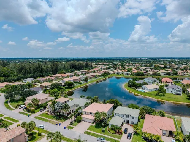 163 Bella Vista Exterior Pic 3