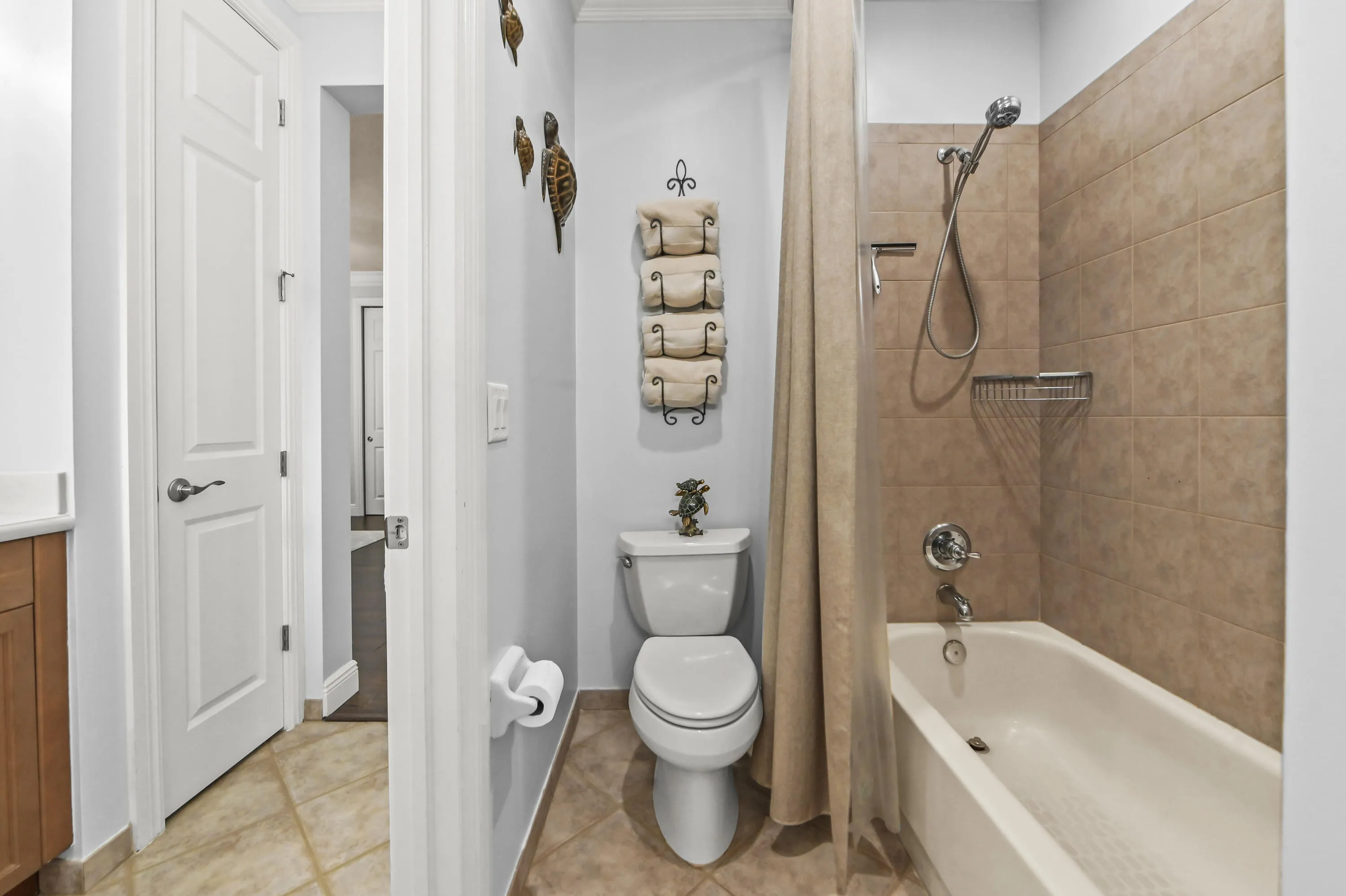 56 Bathroom 02