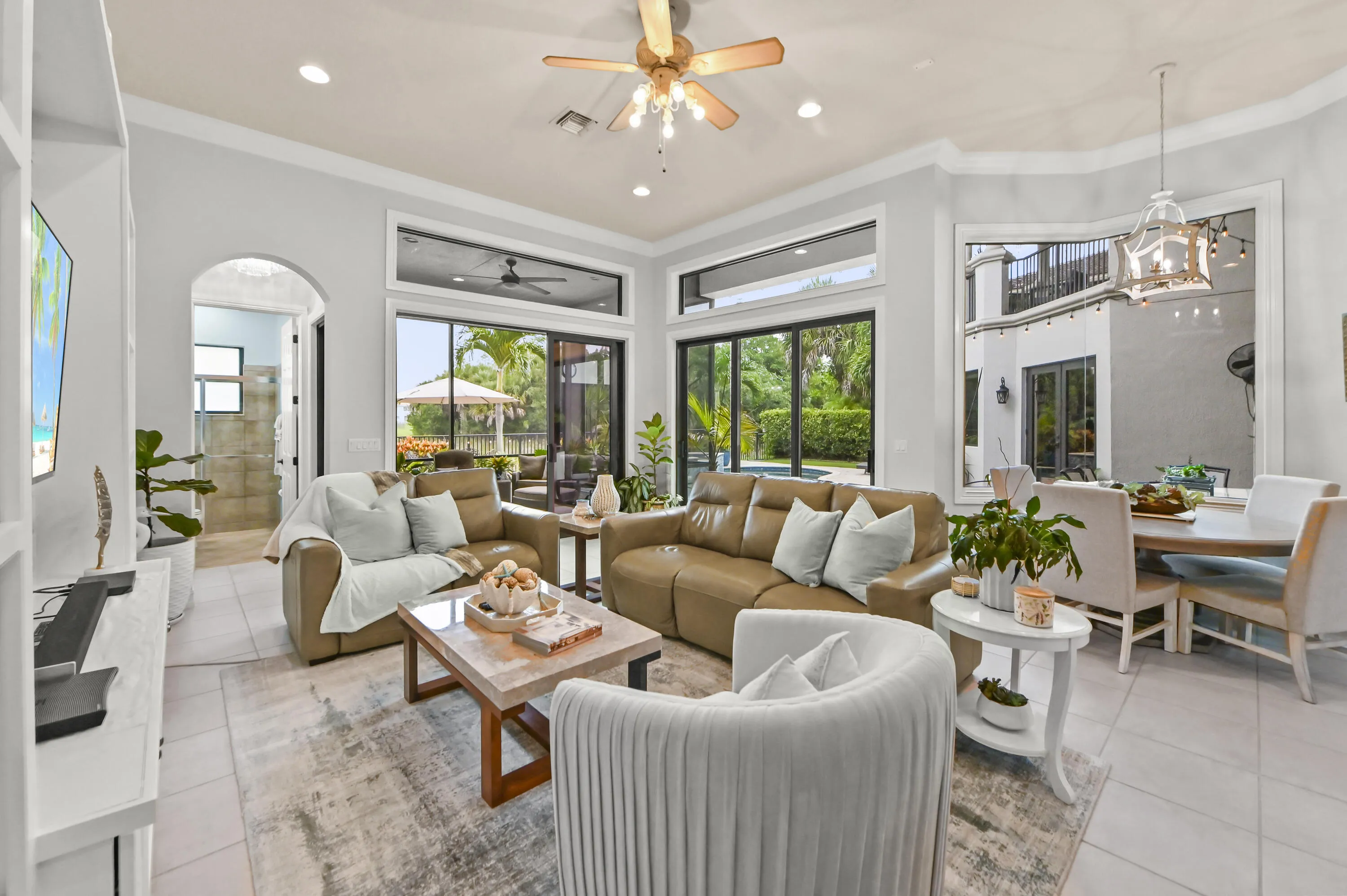 28 Family room 01
