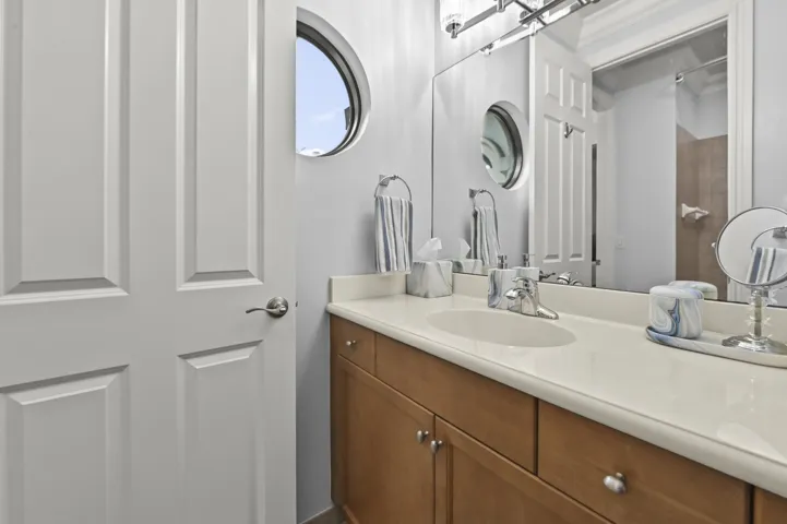 58 Bathroom 04