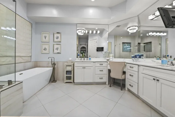42 Bathroom 02