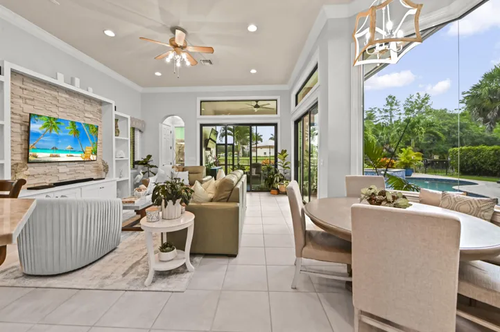 23 Family room 01