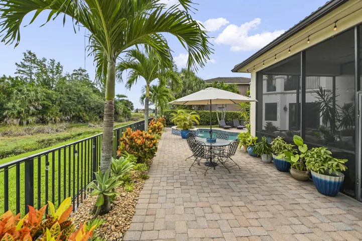 68 Patio 01