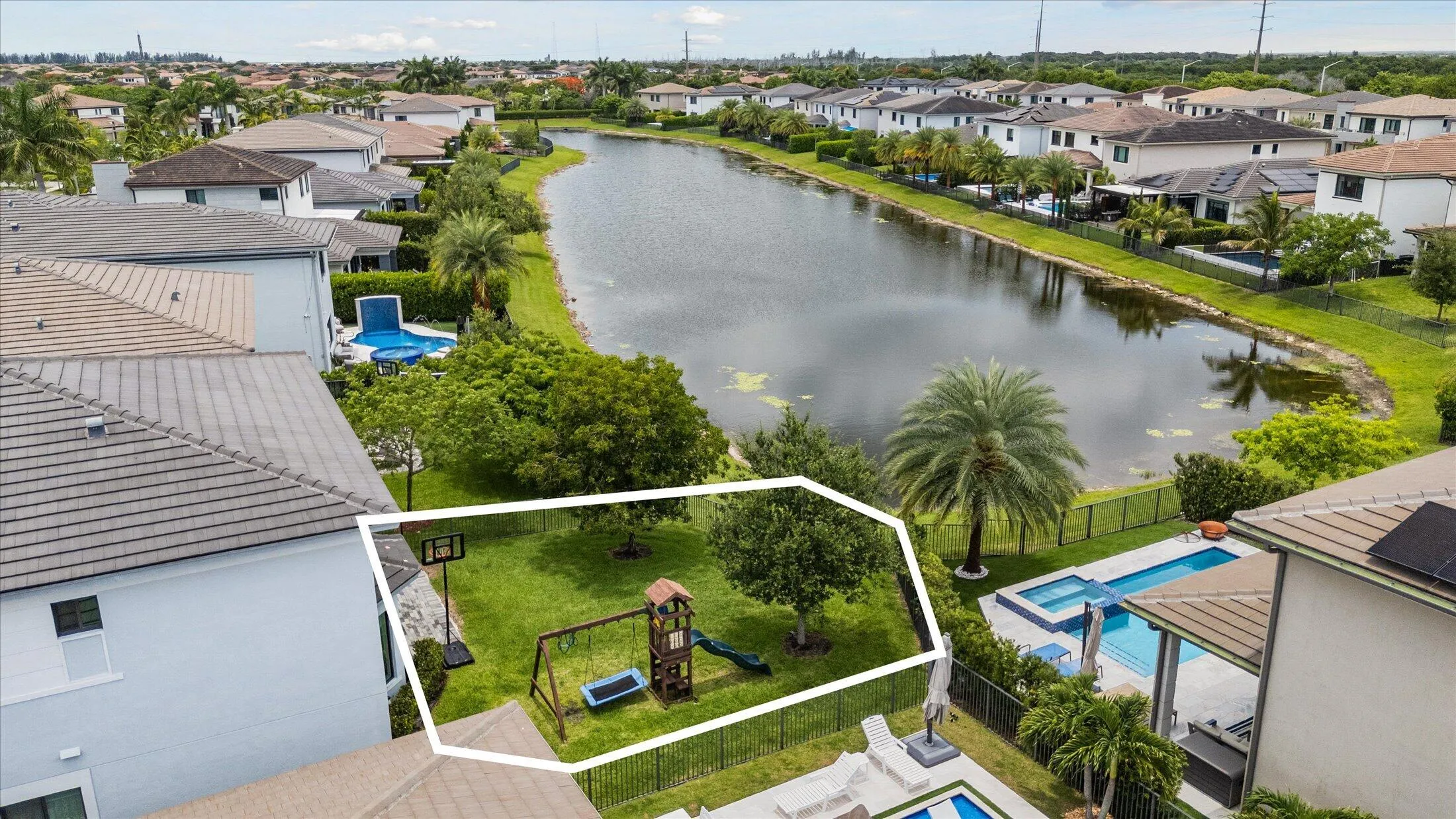 52-10765 Windward St, Parkland-52