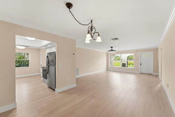 10_dining area
