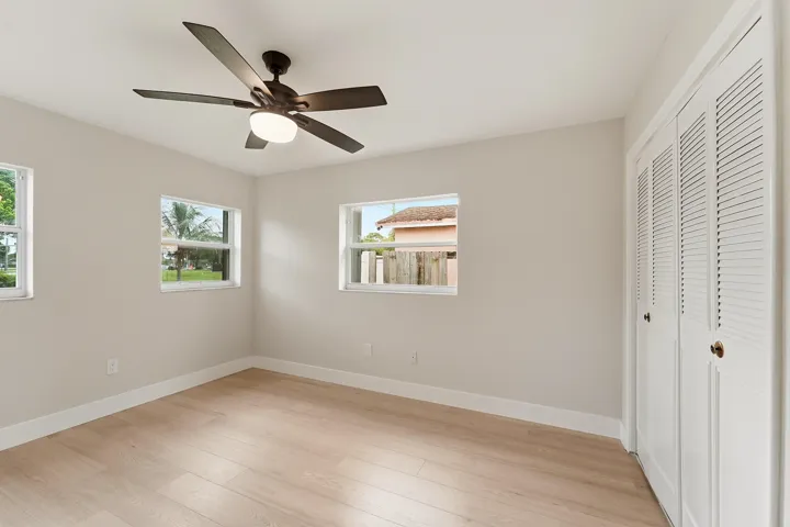 17_bedroom