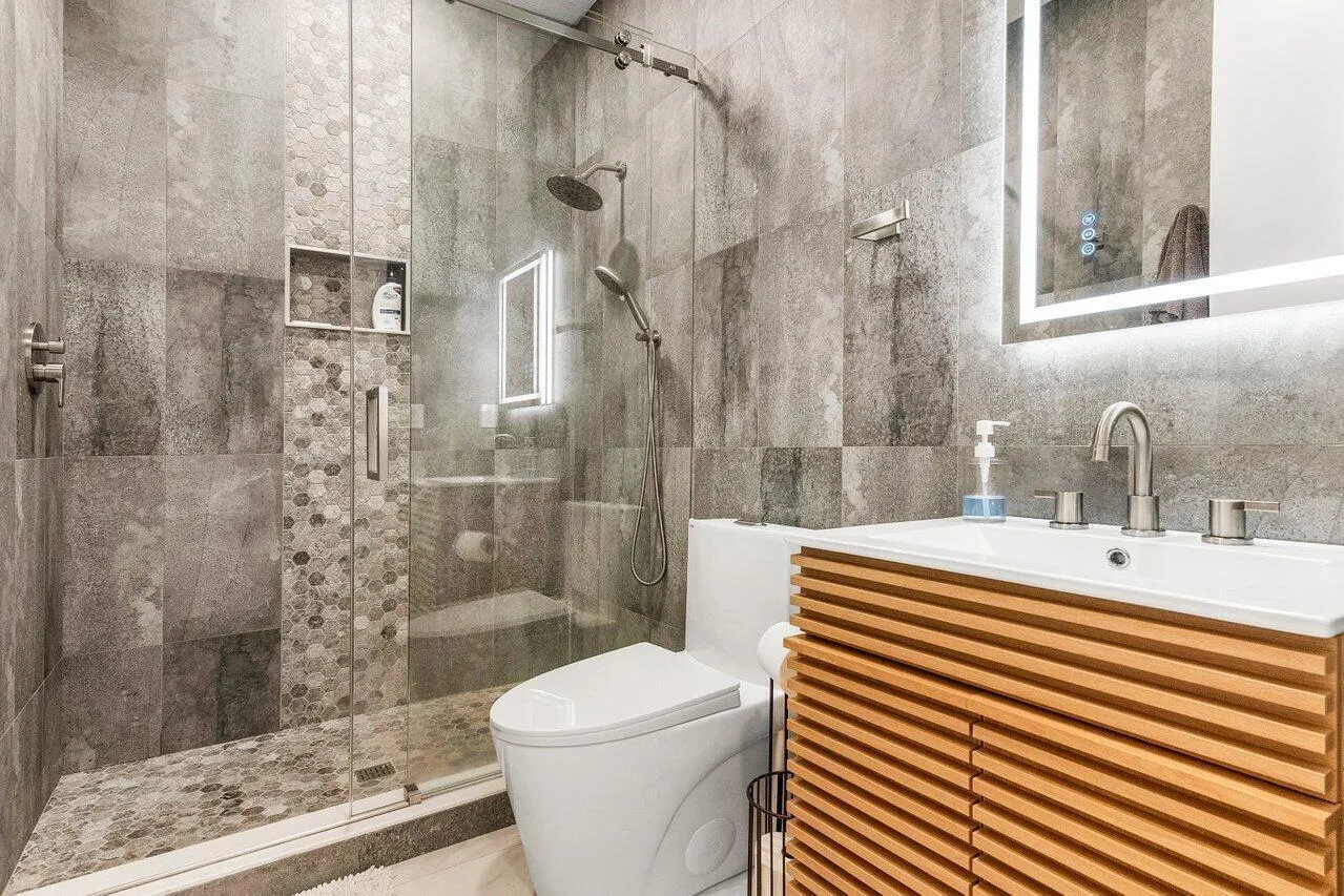 Guest bath 3
