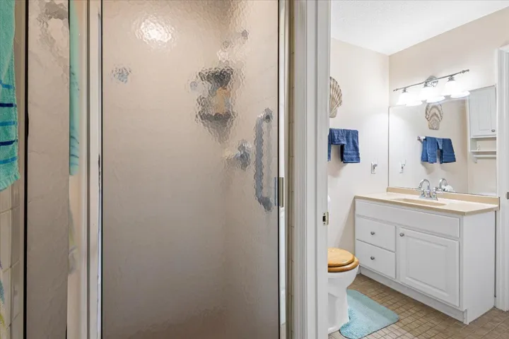 37-Bathroom