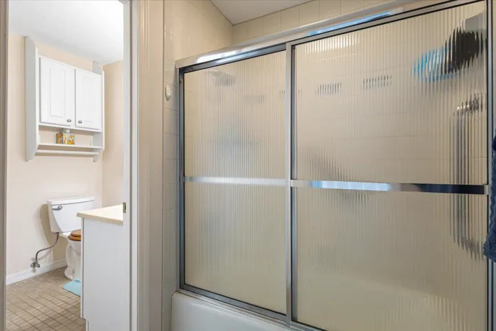 36-Bathroom