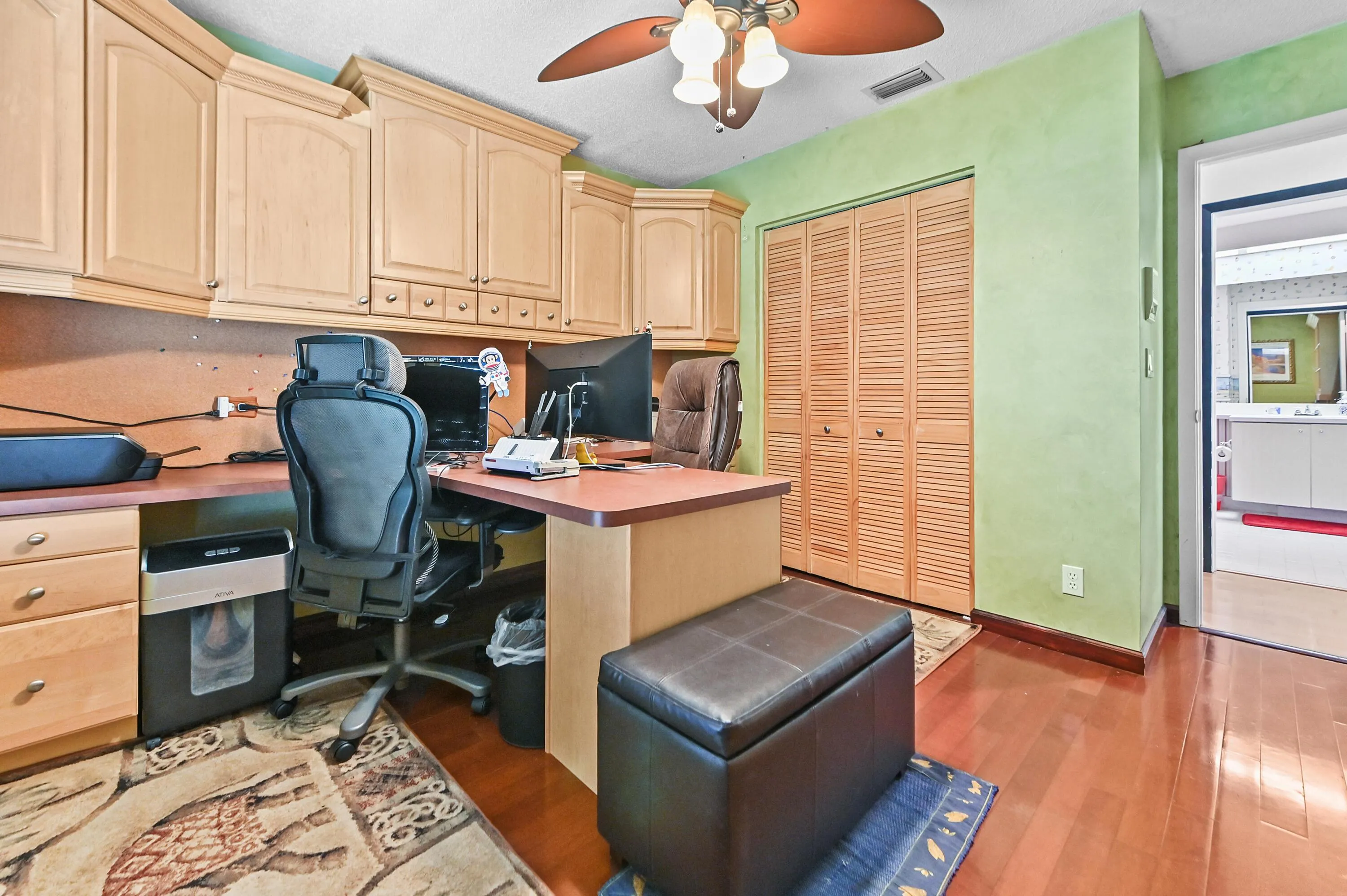 22 office 02