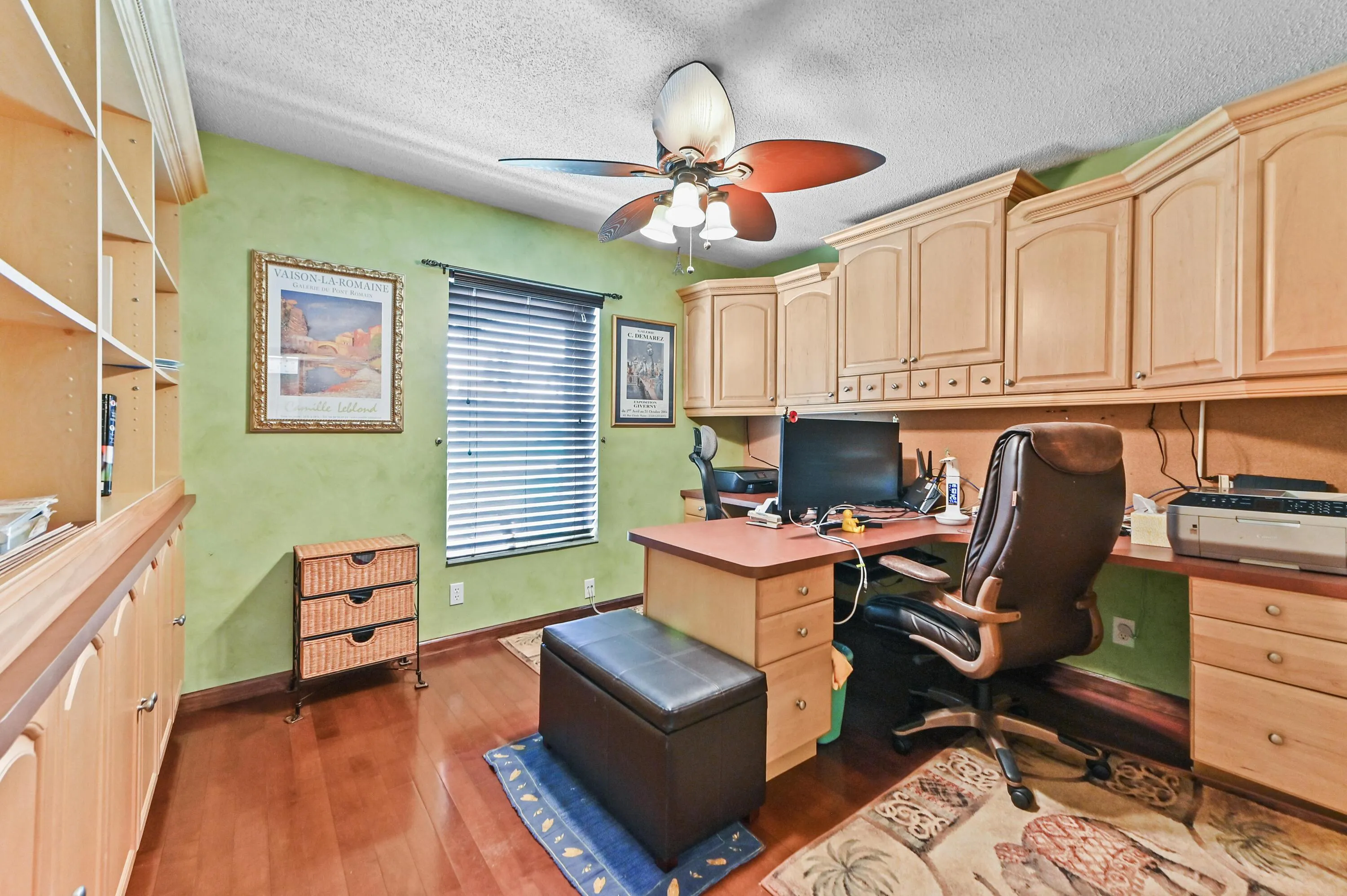 21 office 01