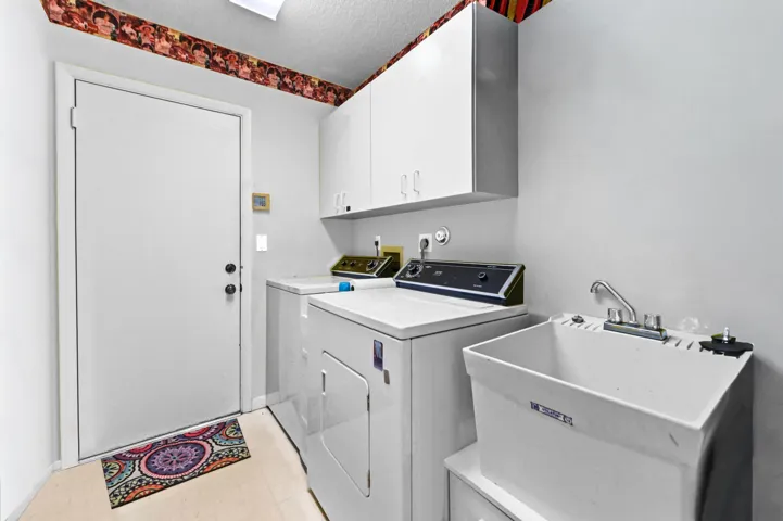 19 Laundry room 01