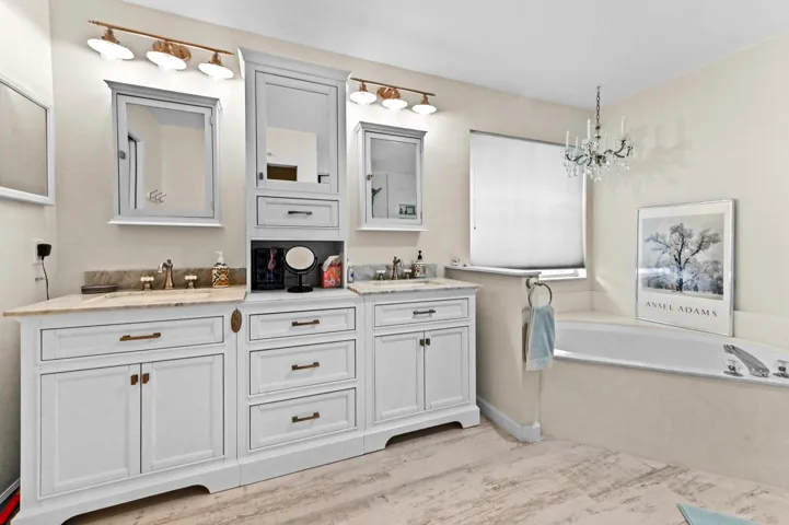 33 Bathroom 03