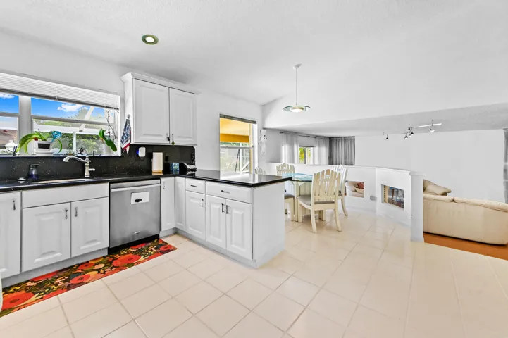 11 Kitchen 01