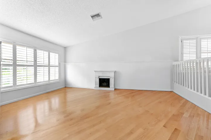 06 Living room 01