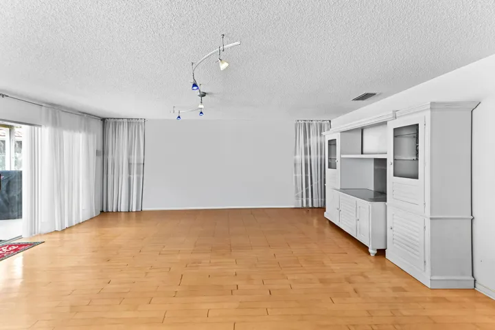 15 Living room 03