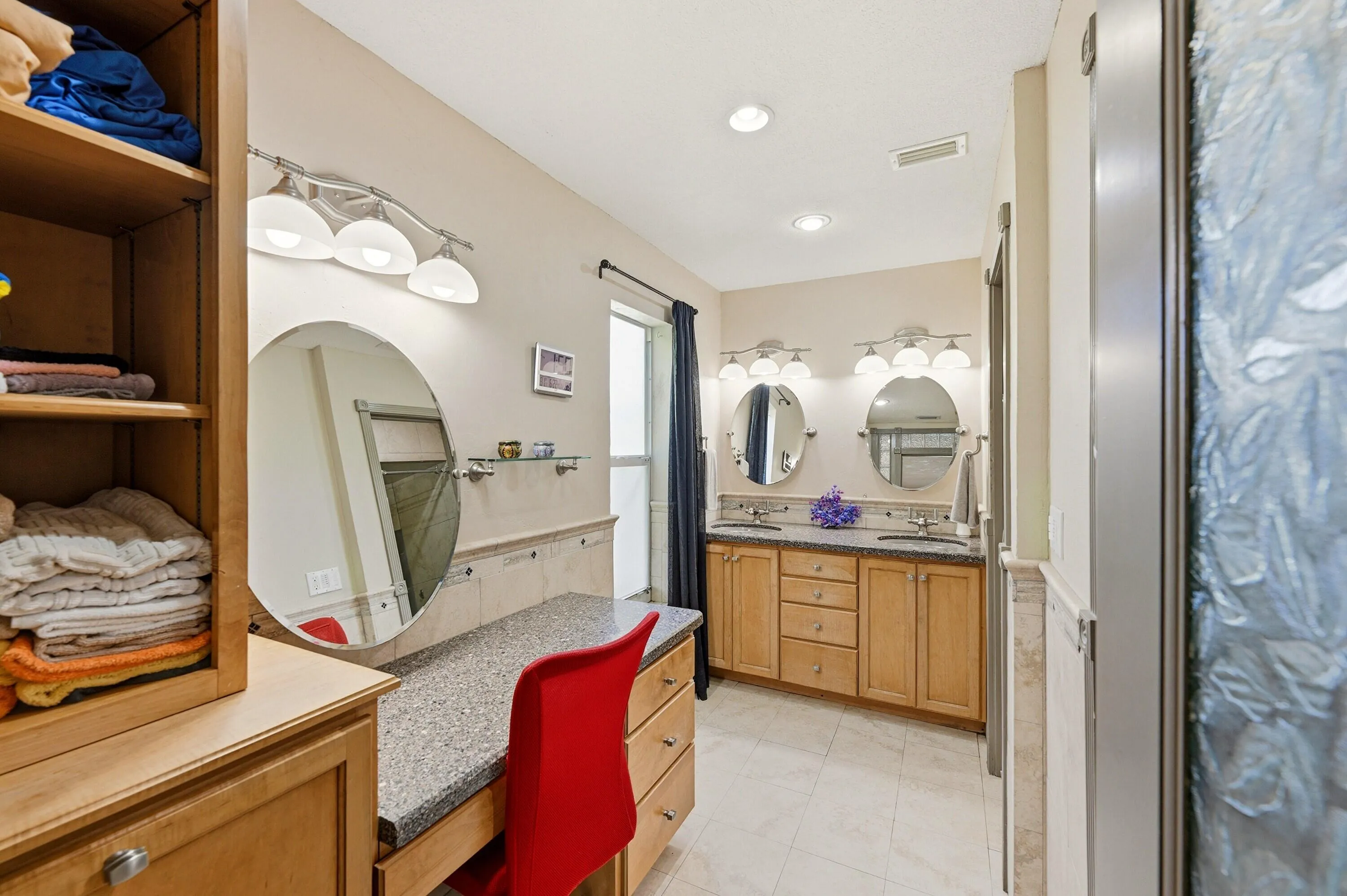 Master Bath - Dual Sinks w/ Vanity