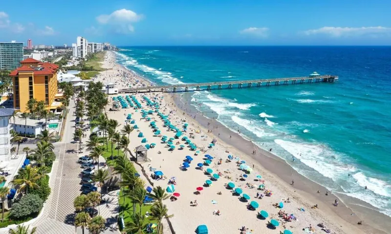 Deerfield Beach - only 10 min away!
