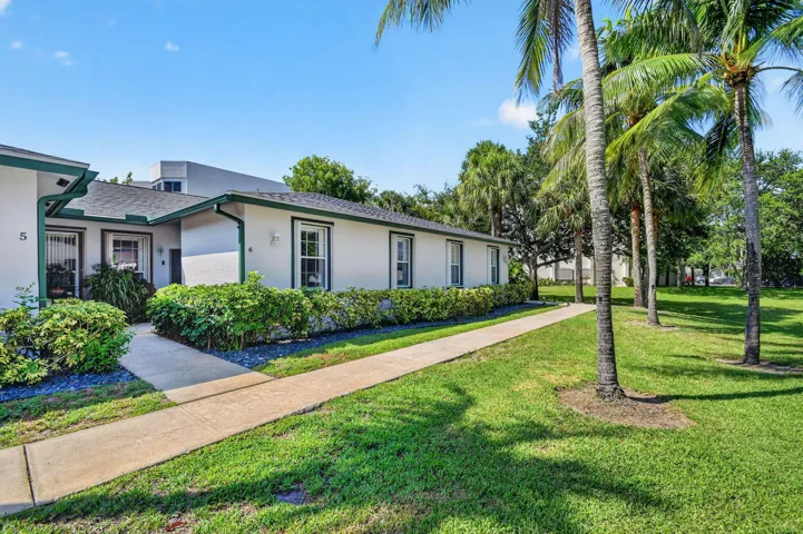 Close to dining, shopping, the turnpike and beaches