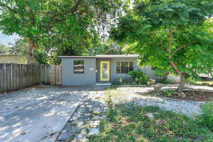 02-1326 SW 23rd Ave_002