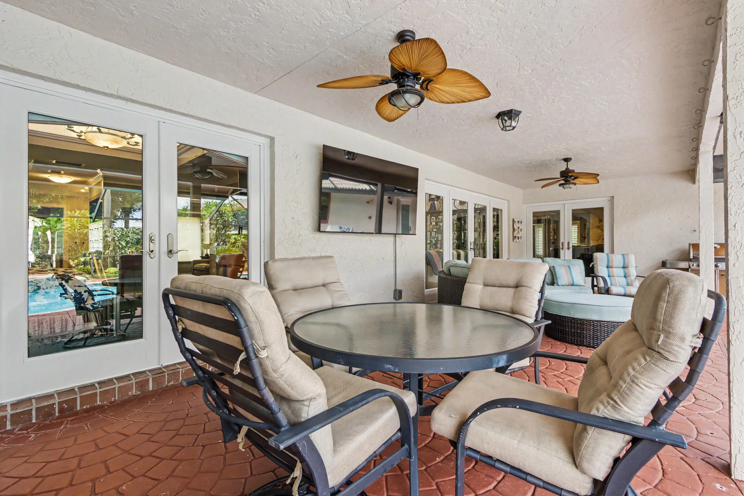 Covered Patio ... perfect for entertaining
